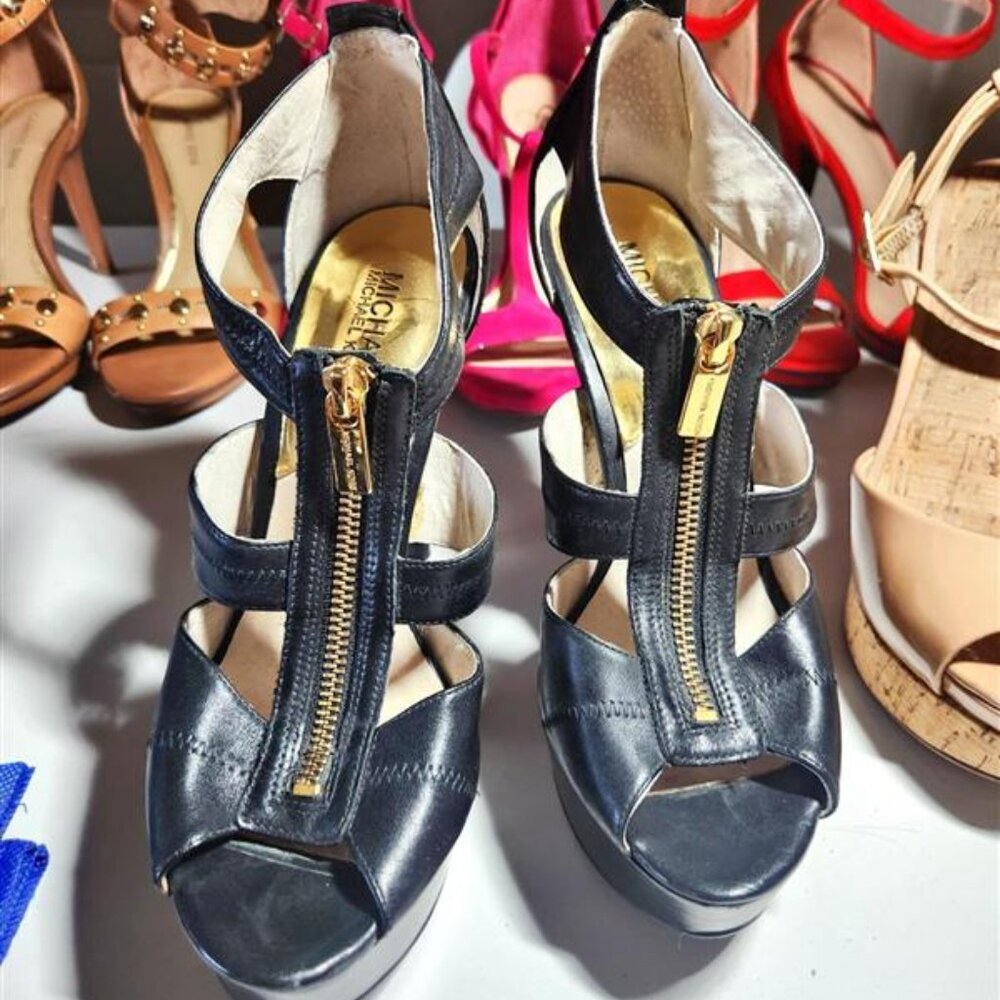 Black leather platform Michael Kors Zipper heel